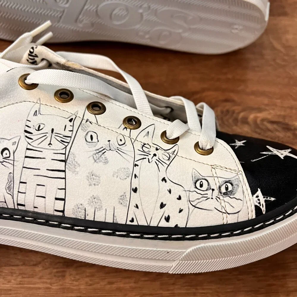 NWOT Goby Cat Lace Up White Black Sneakers Sz 42 (11.5)